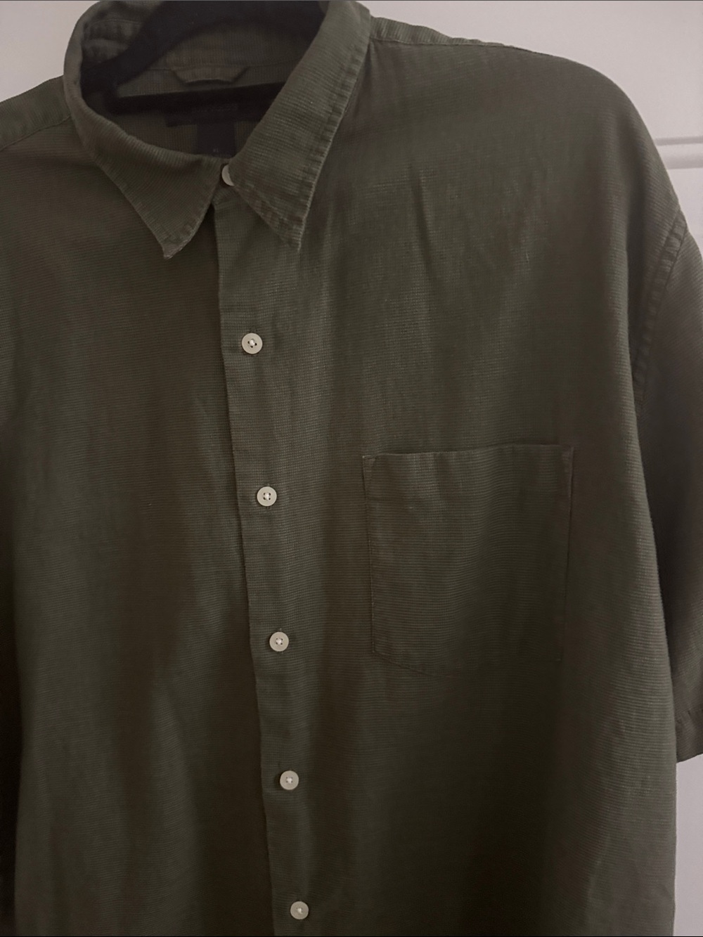 Men’s Express XL Olive Green Short Sleeve Button-Down Shirt with Breast Pocket - Picture 2 of 9